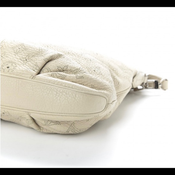 LOUIS VUITTON SELENE PM IVORY MAHINA LEATHER - Picture 8 of 17